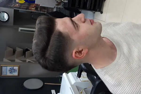 Saloon Özgür Erkek Kuaförü - Resim 16