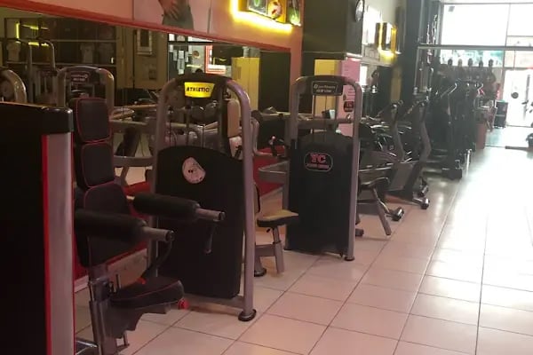 Yakup Cin Spor Merkezi - Resim 17