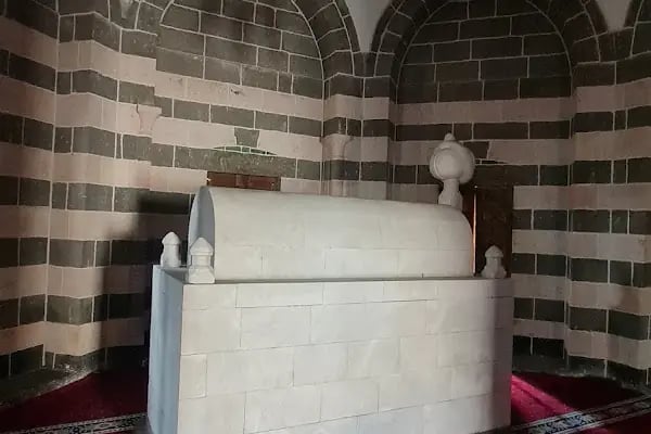 Özdemiroğlu Osman Paşa Türbesi - Resim 4