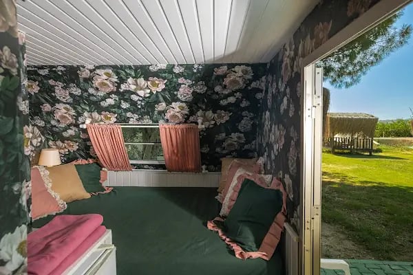 Mona Glamping Caravan Suites - Resim 7