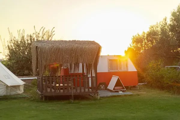 Mona Glamping Caravan Suites - Resim 5