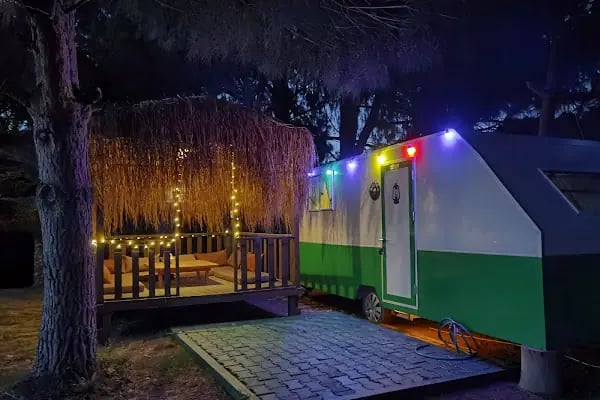 Mona Glamping Caravan Suites - Resim 17