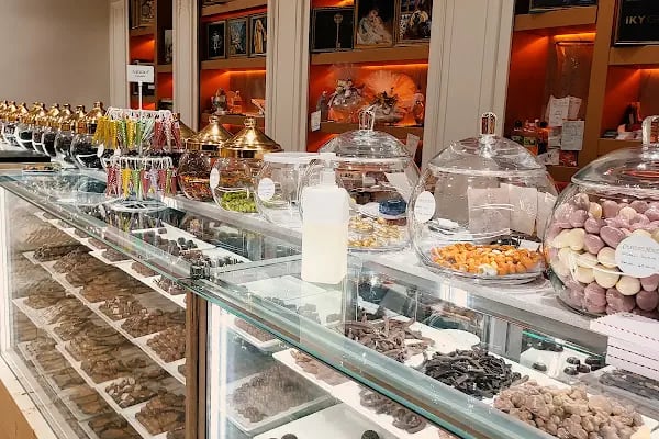 CHOCOLATE HOUSE - Resim 15