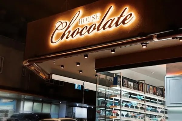 CHOCOLATE HOUSE - Resim 16