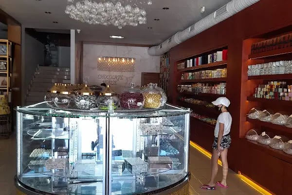 CHOCOLATE HOUSE - Resim 10