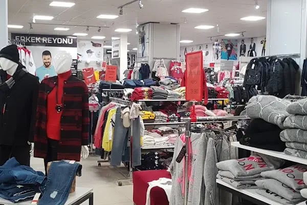 Yenişehir AVM - Resim 3