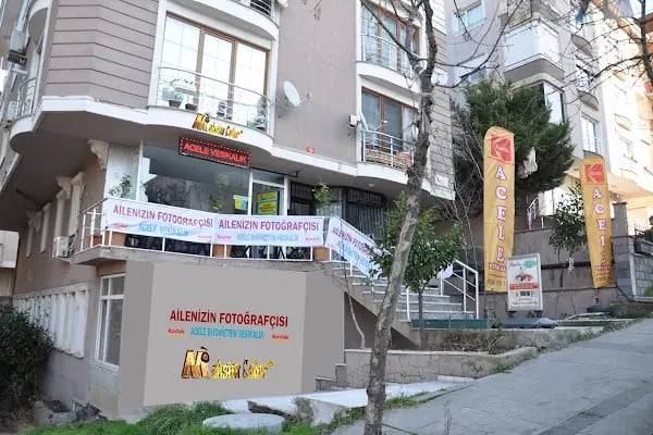 Ataşehir, İnönü Mahallesi lalezar Fotoğrafçısı Acele Vesikalık - Biyometrik - Cübbeli Avukat ve Mezuniyet Çekimleri - Resim 3
