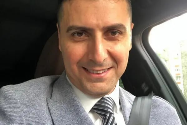 Uzm. Dt. Doğan Öz, Ağız Diş Ve Çene Cerrahisi - Resim 1