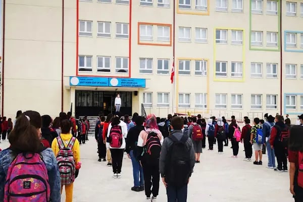 Şehit Erdem Uçar Ortaokulu ve İmam Hatip Ortaokulu - Resim 2