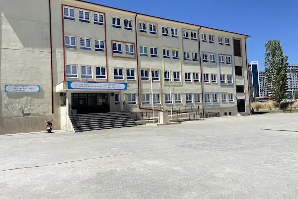 Şehit Erdem Uçar Ortaokulu ve İmam Hatip Ortaokulu - Resim 3