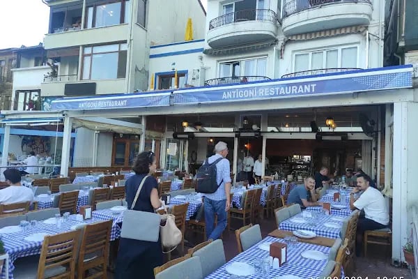 Madam Sofia Cafe & Bar - Resim 6