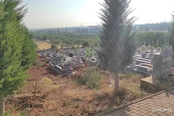 Seyyid Mahmut Hayrani Mezarlığı (Akşehir Yeni Mezarlık) - Resim 3