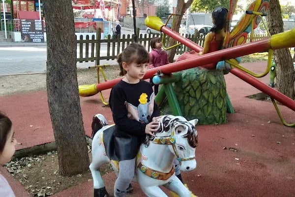 Mavi Çocuk Utku Yücel Çocuk Parkı - Resim 17