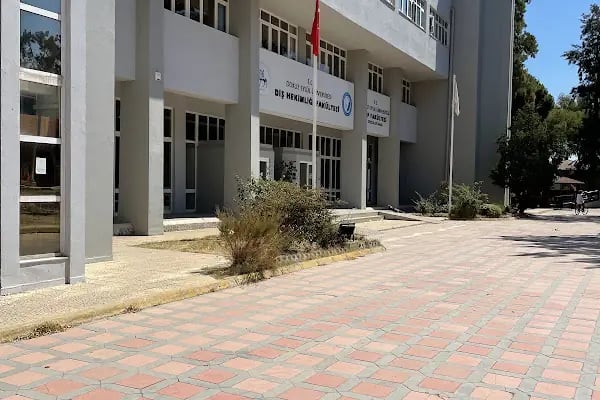 Dokuz Eylül Üniversitesi Diş Hekimliği Fakültesi - Resim 4