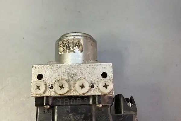 ABS Cİ HAKAN USTA Oto Elektronik Tamir ve Bakım Servisi - Resim 6
