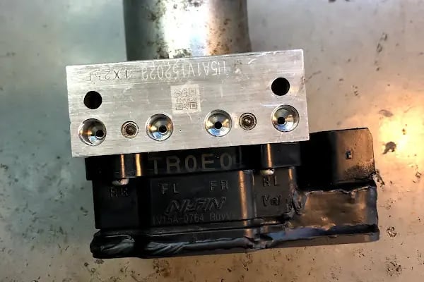 ABS Cİ HAKAN USTA Oto Elektronik Tamir ve Bakım Servisi - Resim 10