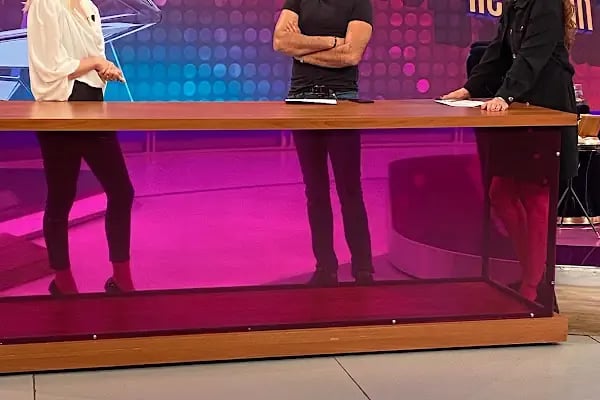 Özge Kara Saç Ekimi - Resim 2