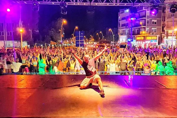 Düğün Dansı Merkezi by Kano Melez - Resim 7