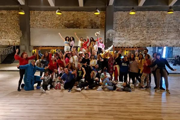Düğün Dansı Merkezi by Kano Melez - Resim 18