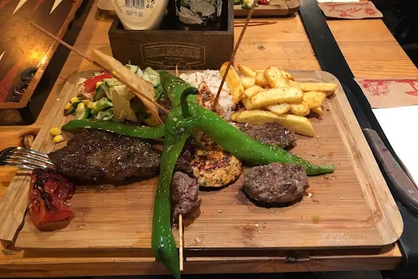 Mezza Gurme, Restoran &amp; Market - Resim 3