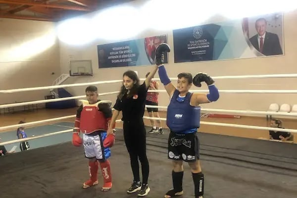 Burhaniye Olimpik Gençlik Spor Klübü - Resim 2