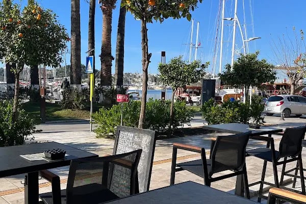 Diamond Pub Cafe Restaurant - Resim 8