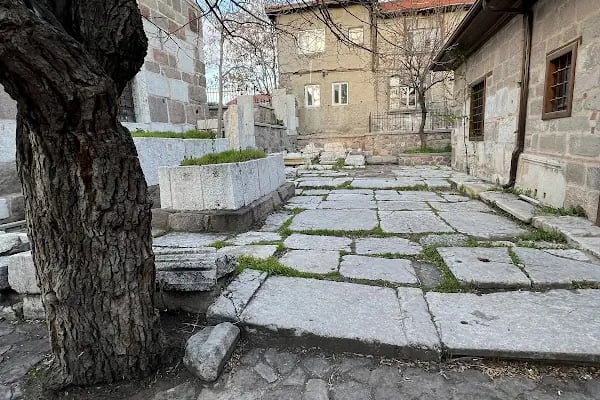 Ahi Şerafettin Türbesi - Resim 5