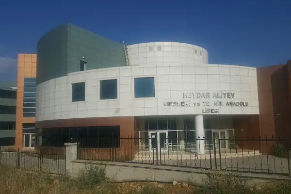 Heydar Aliyev Teknik Ve Endüstri Meslek Lisesi - Resim 2