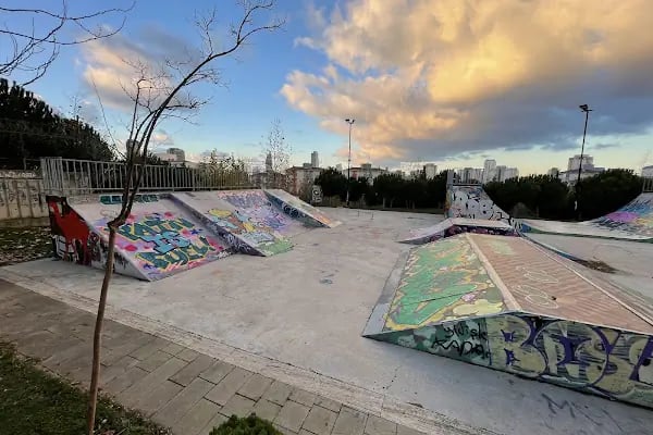 Ataşehir Belediyesi 8 Mart Kadın Eli Parkı - Resim 2