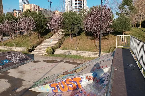 Ataşehir Belediyesi 8 Mart Kadın Eli Parkı - Resim 6
