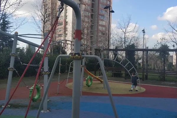 Ataşehir Belediyesi 8 Mart Kadın Eli Parkı - Resim 9