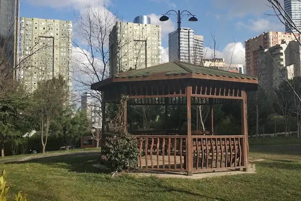 Ataşehir Belediyesi 8 Mart Kadın Eli Parkı - Resim 12