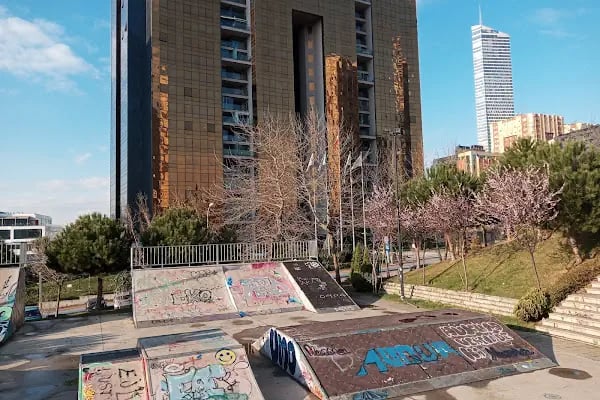 Ataşehir Belediyesi 8 Mart Kadın Eli Parkı - Resim 4