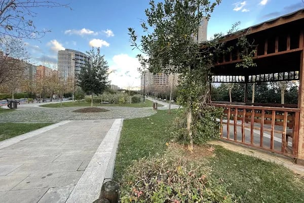 Ataşehir Belediyesi 8 Mart Kadın Eli Parkı - Resim 8