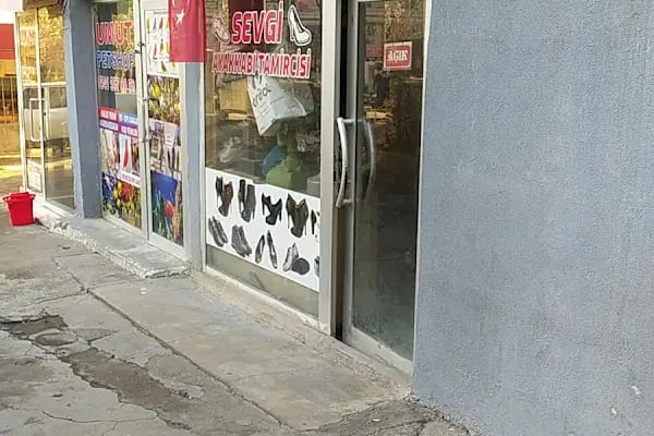Sevgi Ayakkabi Tamircisi - Resim 1