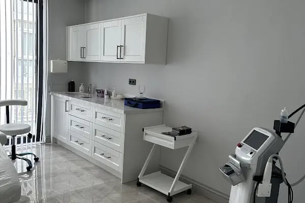 Uzm. Dr. Dürdane Adanacıoğlu Kliniği - Botoks, Dudak Dolgusu, Ozon Tedavisi, PRP ve Medikal Estetik - Resim 12