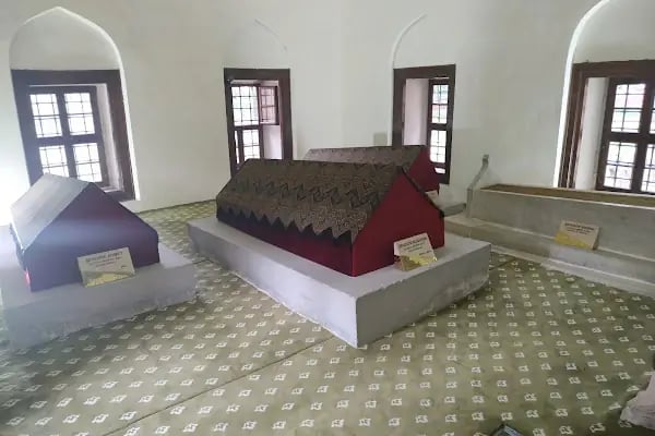 Şehzade Mahmut Türbesi - Resim 12