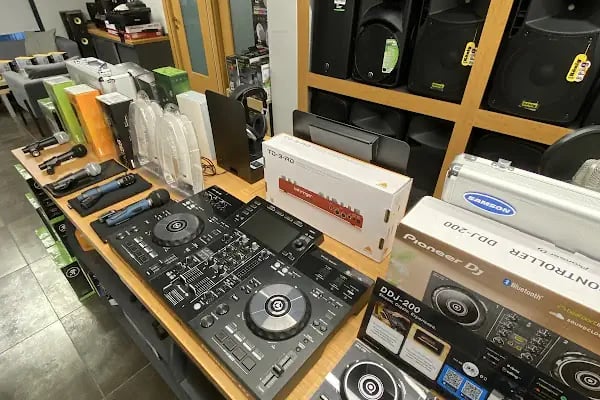 Elit Müzik Şişli - Stüdyo Ses Sistemleri Showroom - Resim 5