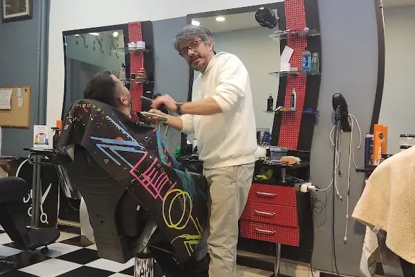 Deluxe's Barber Shop - Resim 6