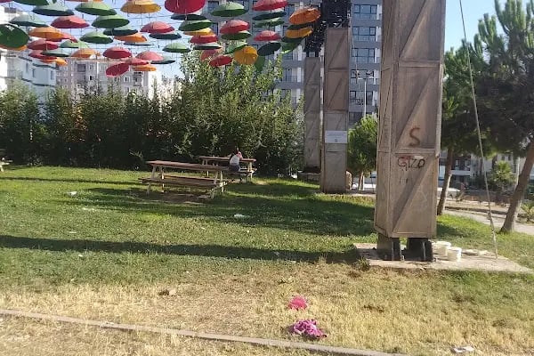 Şemsiyeli Park - Resim 18