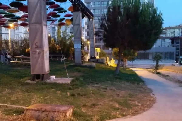 Şemsiyeli Park - Resim 3