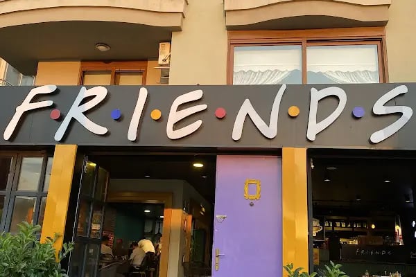 Friends cafe - Resim 3
