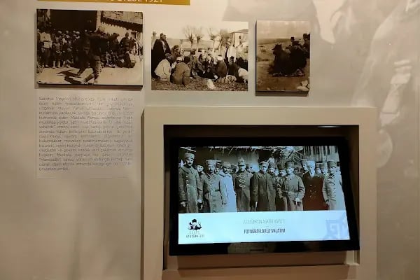 Karesi Atatürk Evi - Resim 17