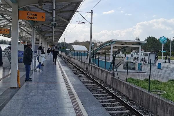 Üniversite İstasyonu Dış Peronlar - Resim 9