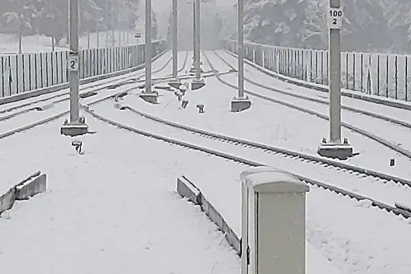 Üniversite İstasyonu Dış Peronlar - Resim 16
