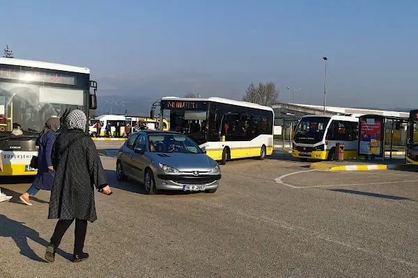 Üniversite İstasyonu Dış Peronlar - Resim 1