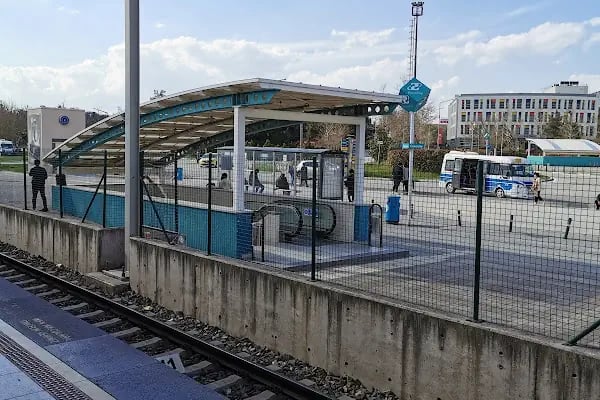 Üniversite İstasyonu Dış Peronlar - Resim 5