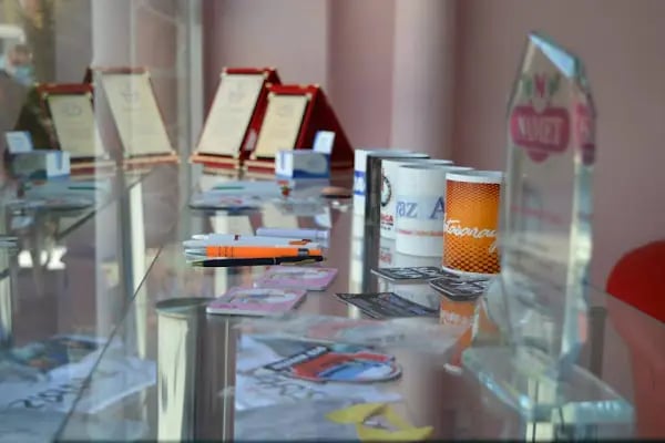 Beyaz Reklam Matbaa, Davetiye, Dijital Baskı, Promosyon, Tişört Baskı, Kupa Baskı, Lazer Markalama, Uv baskı - Resim 17