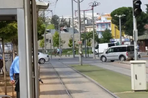 Doğu Garajı Tramvay Durağı - Resim 12