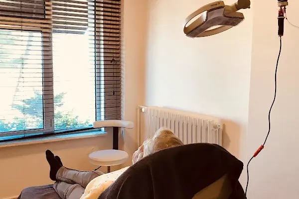 Doç. Dr. Çağlayan YAĞMUR Muayenehanesi - Resim 6